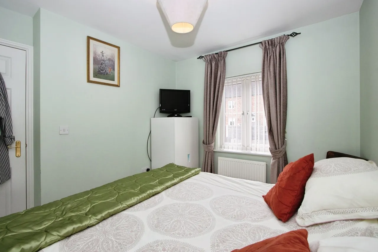 Lake View, Pontefract, WF8, photo 14