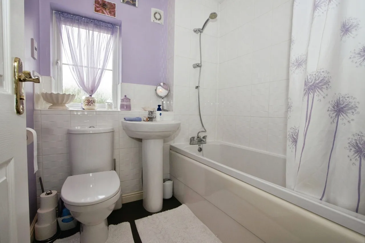 Lake View, Pontefract, WF8, photo 16