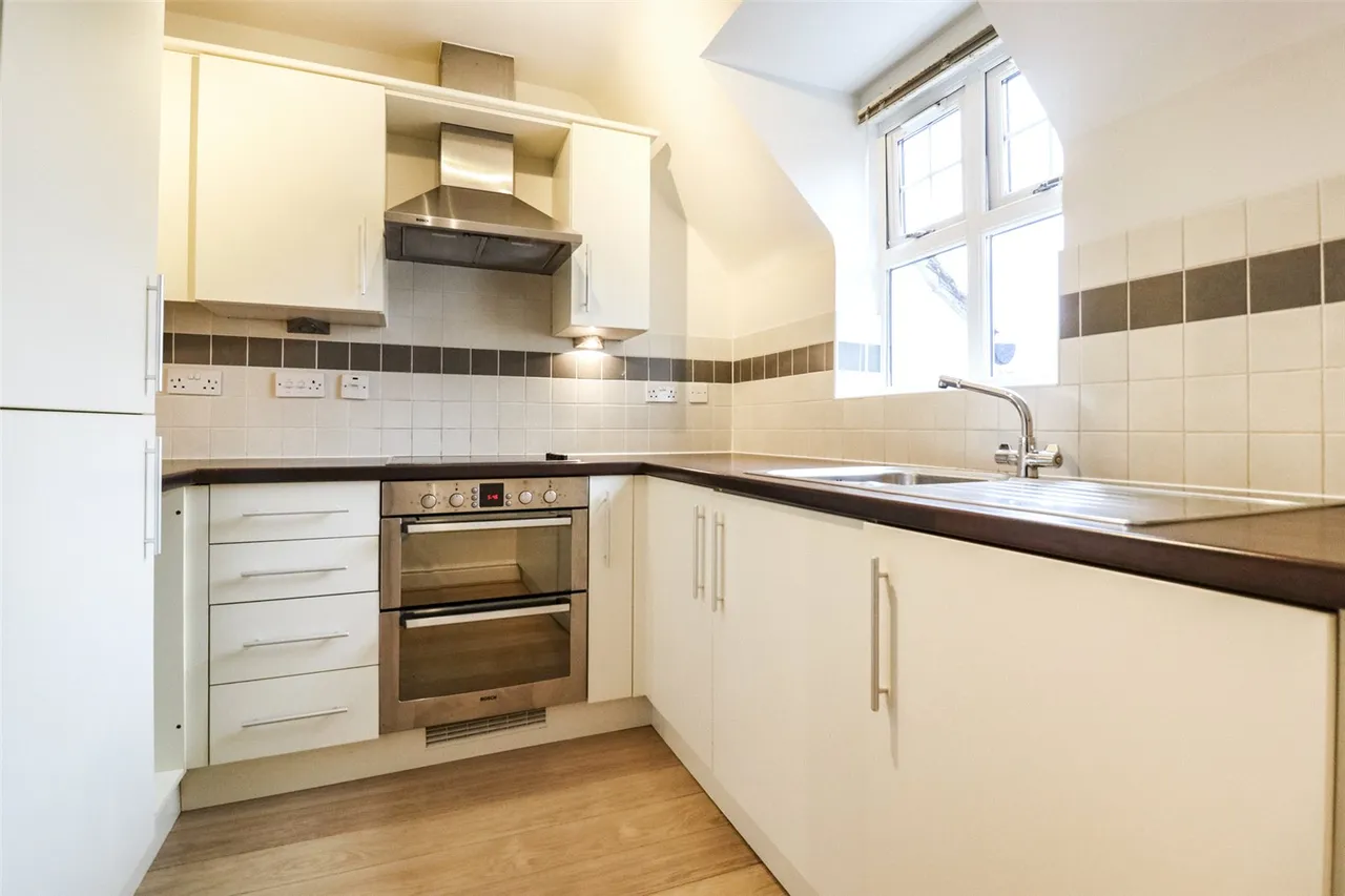 Bramshott Place, Fleet, Hampshire, GU51 4QF, photo 2