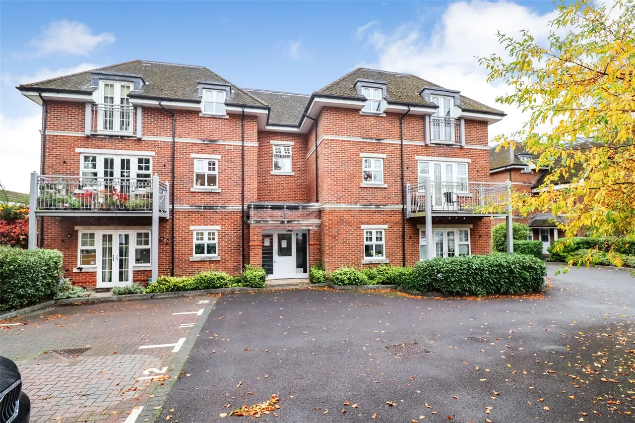 Bramshott Place, Fleet, Hampshire, GU51 4QF, photo 9