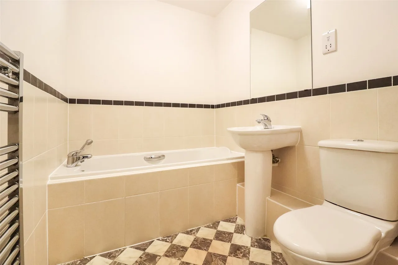 Bramshott Place, Fleet, Hampshire, GU51 4QF, photo 8