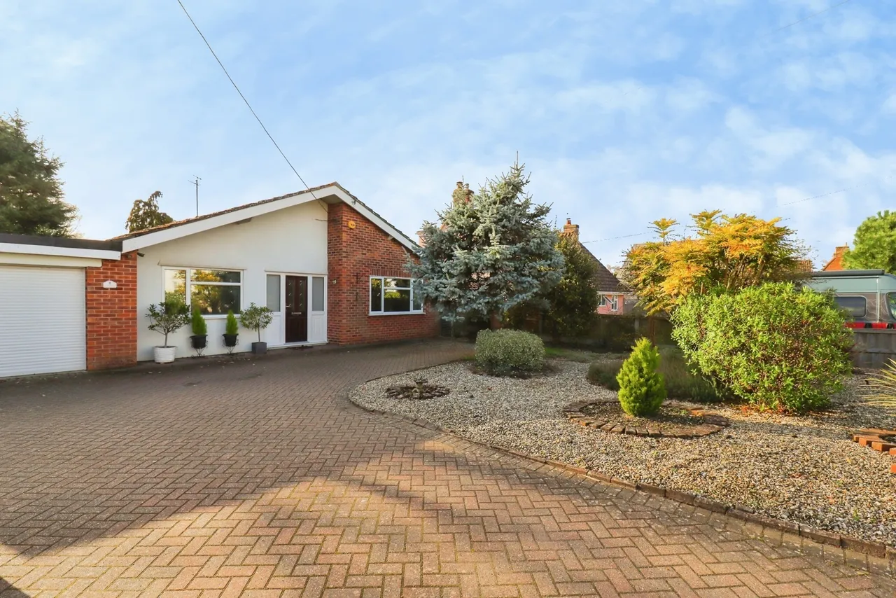 2 bed house for sale — Bures Road, Great Cornard, Sudbury, Suffolk, CO10