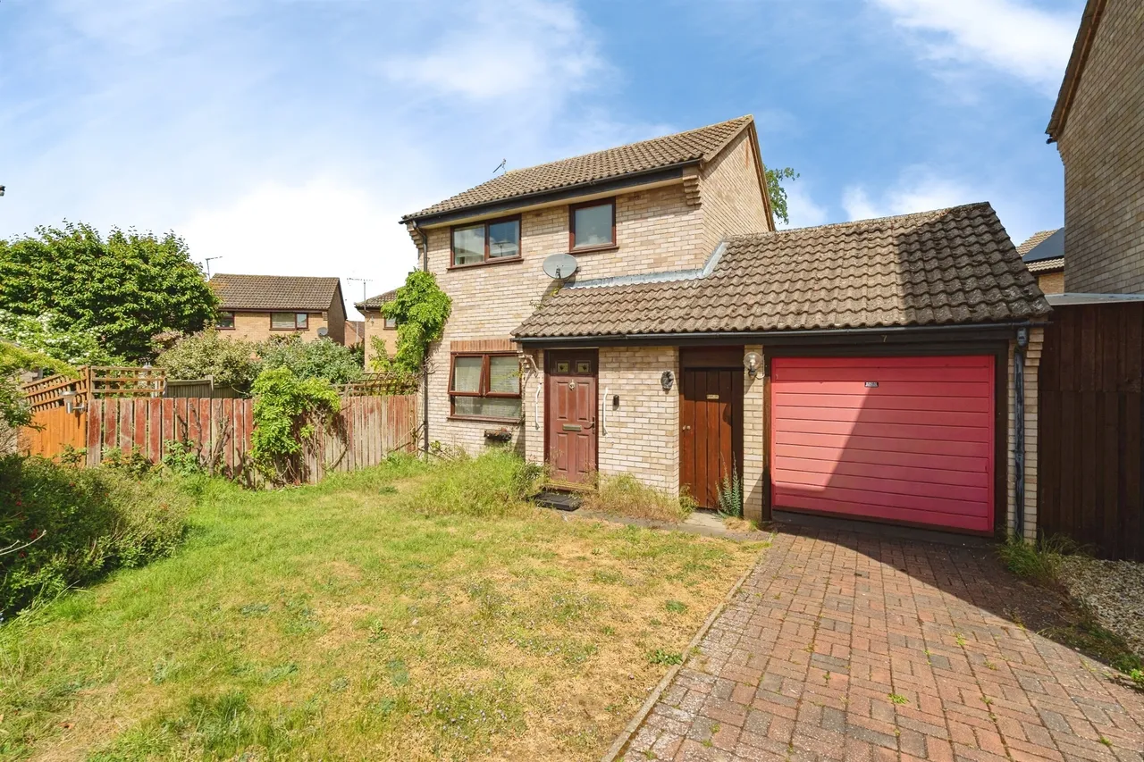 3 bed house for sale — Honeysuckle Close, THETFORD