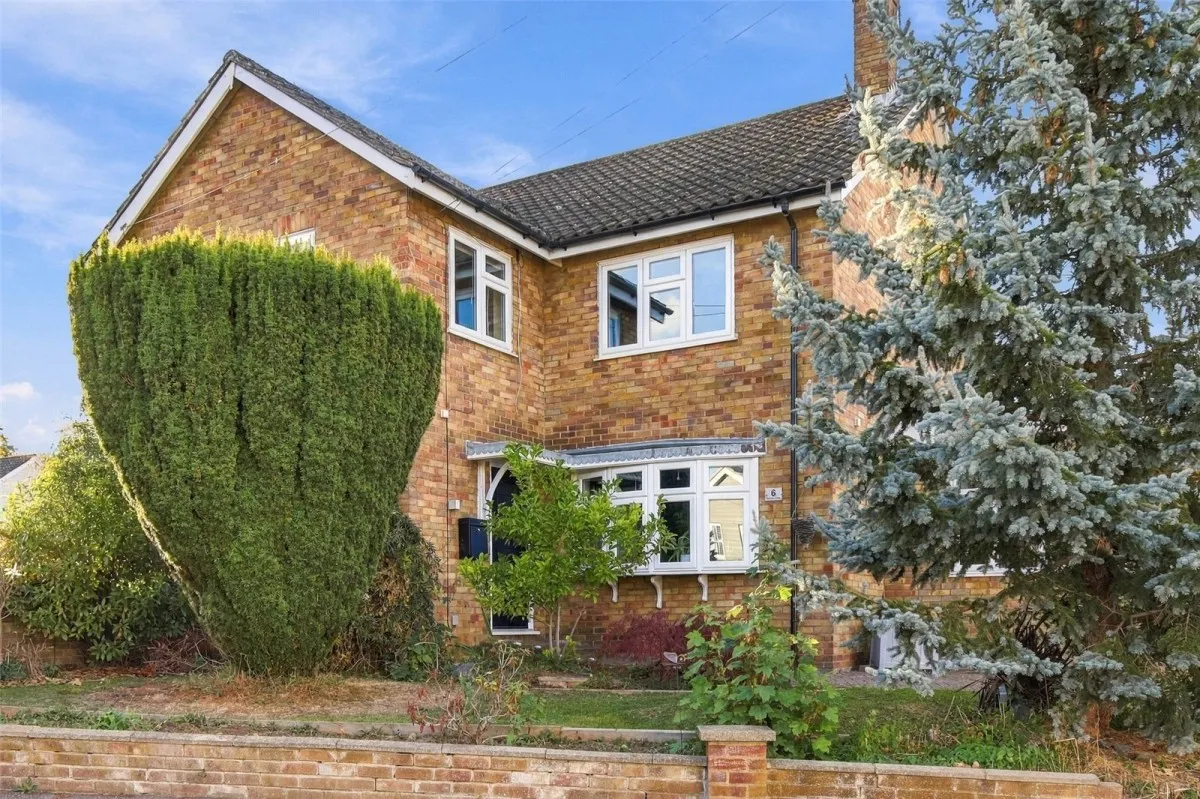 3 bed house for sale, with 3 bedrooms in Sawbridgeworth, CM21