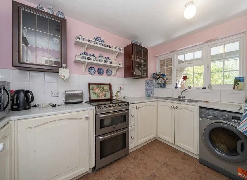 Fordbridge Road, Lower Sunbury, TW16, photo 3