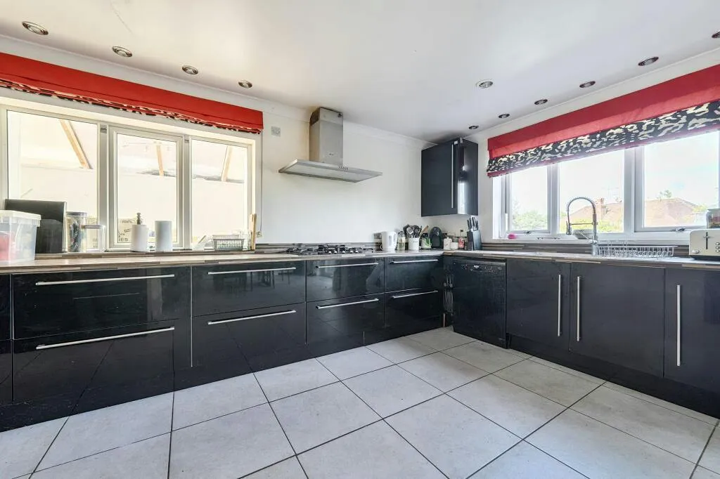 Glenfield Crescent, Southampton, SO18, photo 2