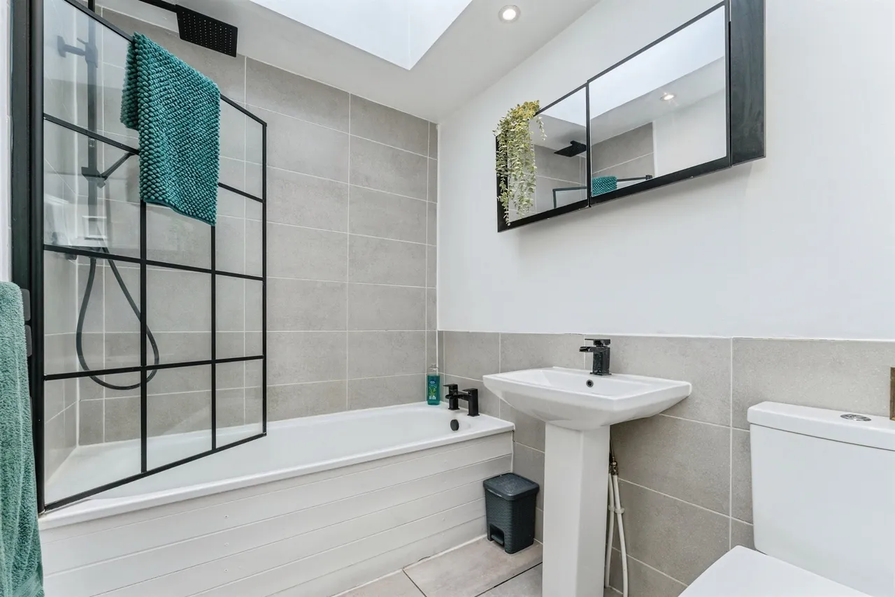 Buckingham Avenue, Vicars Cross, CH3, photo 16
