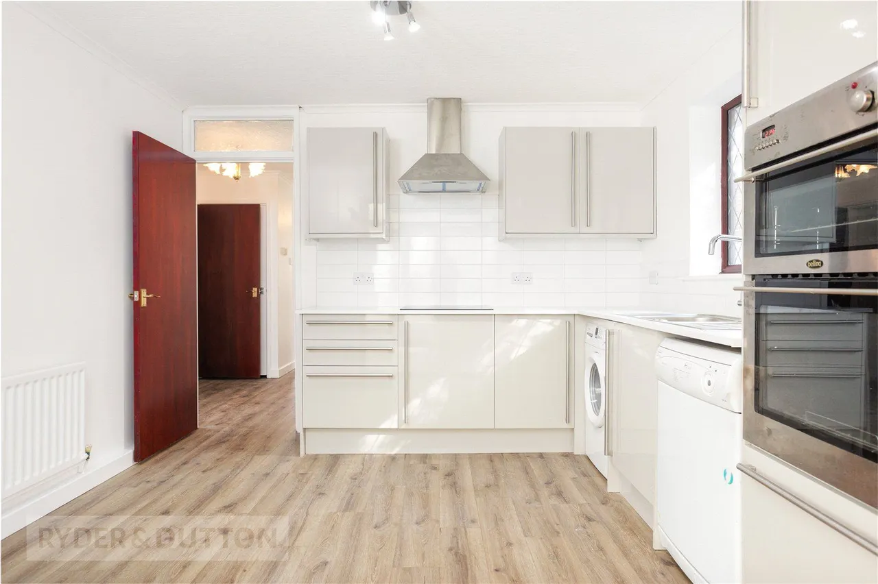 Falkland Close, Moorside, OL4, photo 5