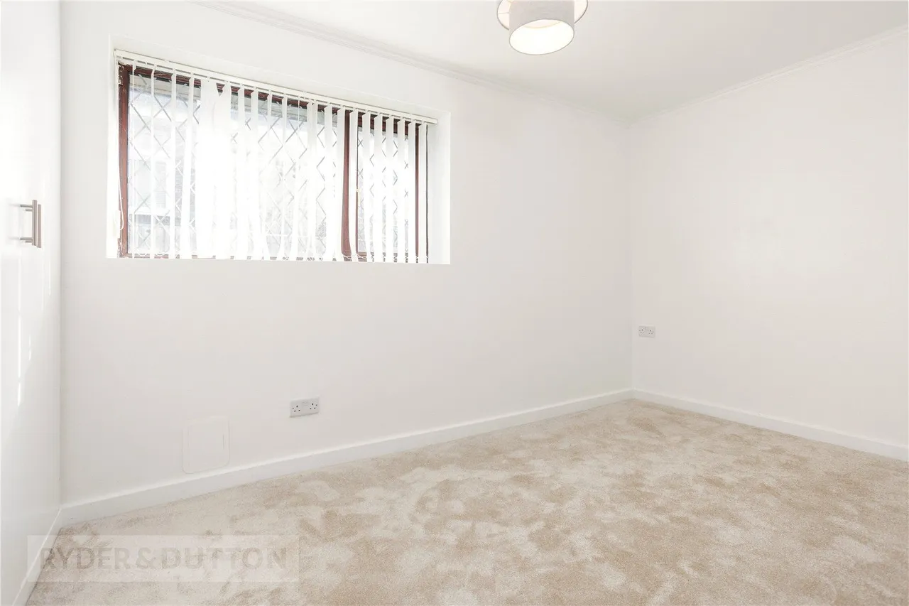 Falkland Close, Moorside, OL4, photo 13