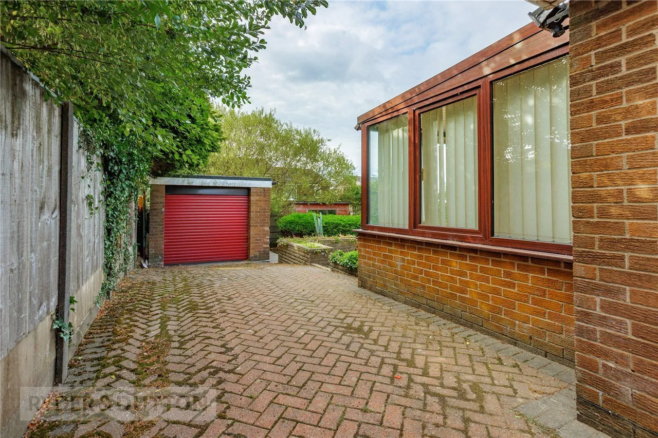 Falkland Close, Moorside, OL4, photo 4