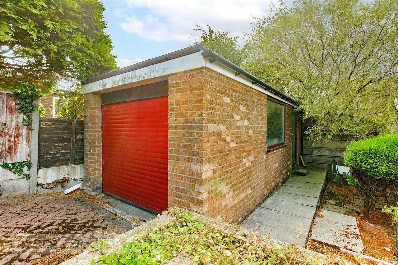 Falkland Close, Moorside, OL4, photo 19