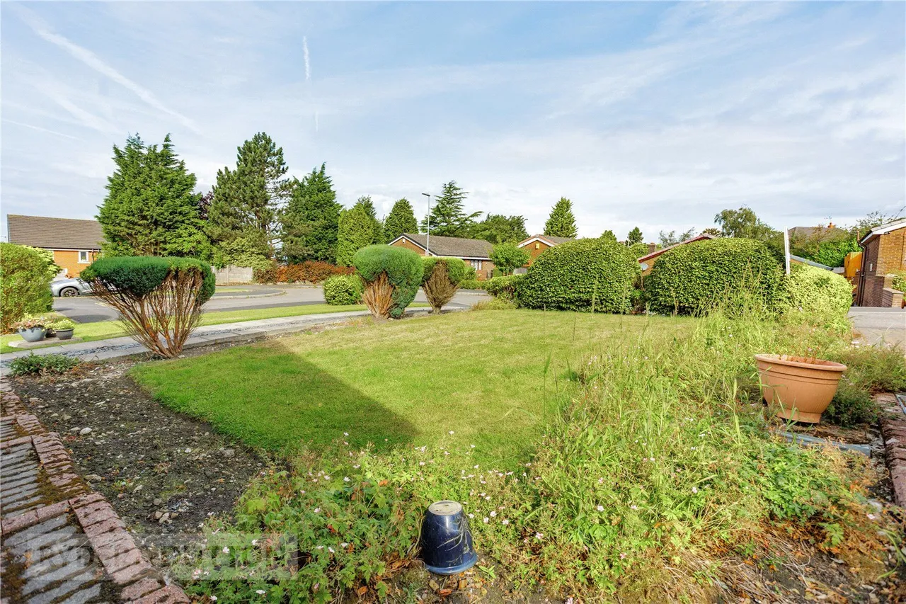 Falkland Close, Moorside, OL4, photo 2