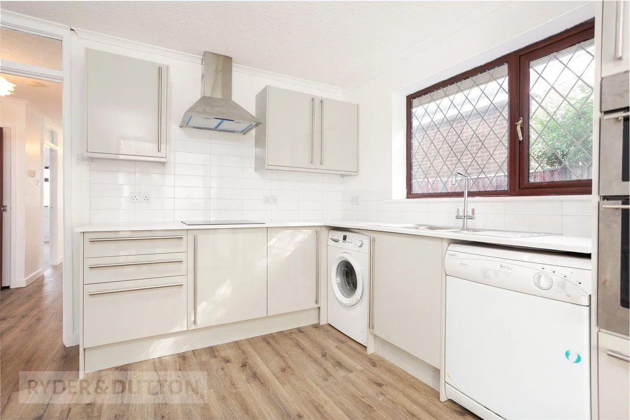 Falkland Close, Moorside, OL4, photo 6