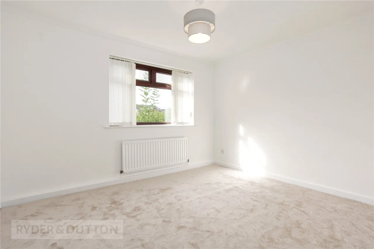 Falkland Close, Moorside, OL4, photo 12
