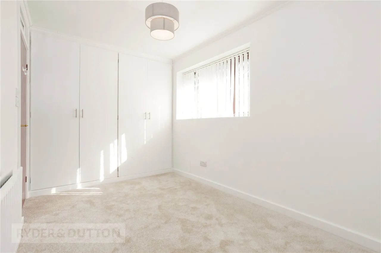 Falkland Close, Moorside, OL4, photo 14
