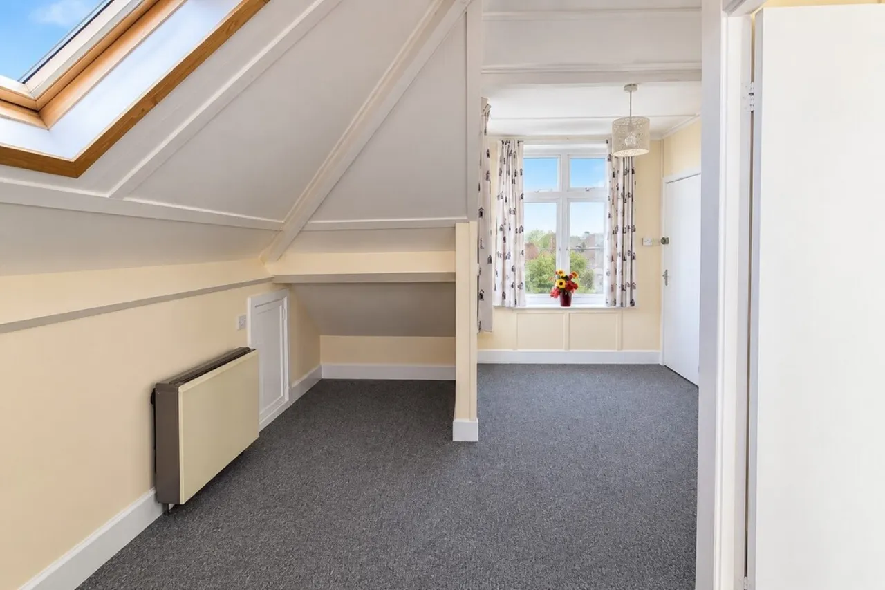 22a Carlton Road South, photo 5