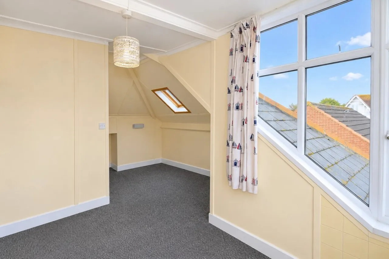 22a Carlton Road South, photo 6