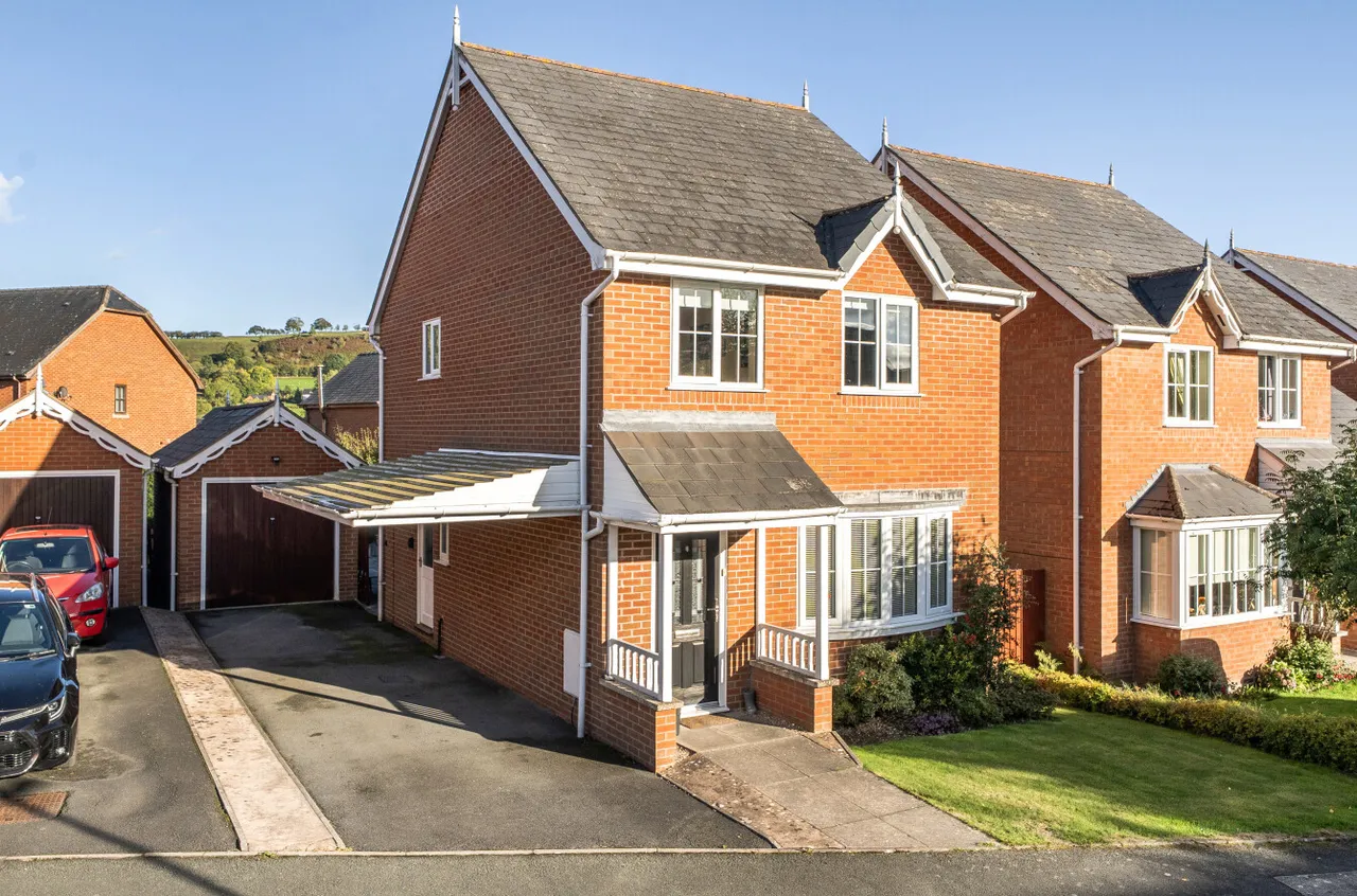 3 bed house for sale, Cae Melyn, Tregynon