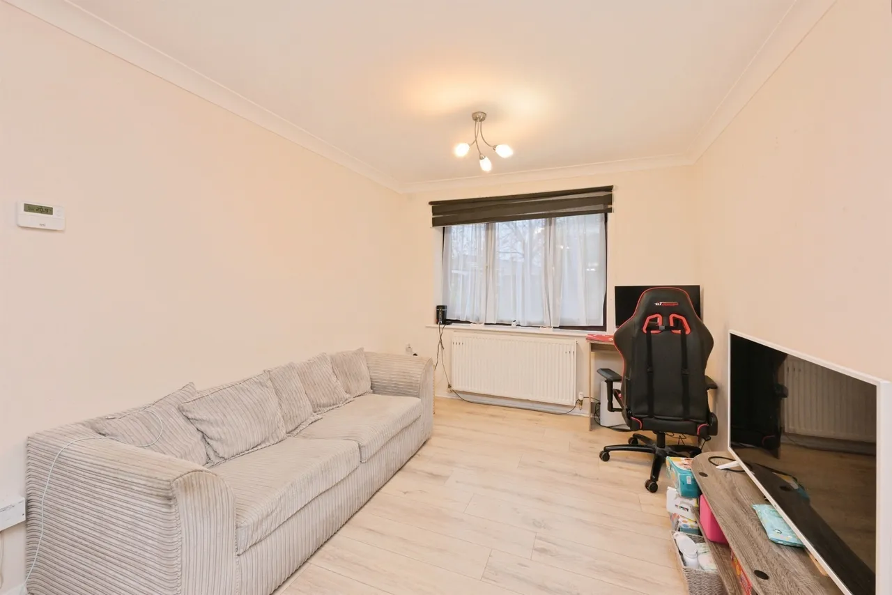 2 bed flat for sale — Chilworth Gate, Broxbourne