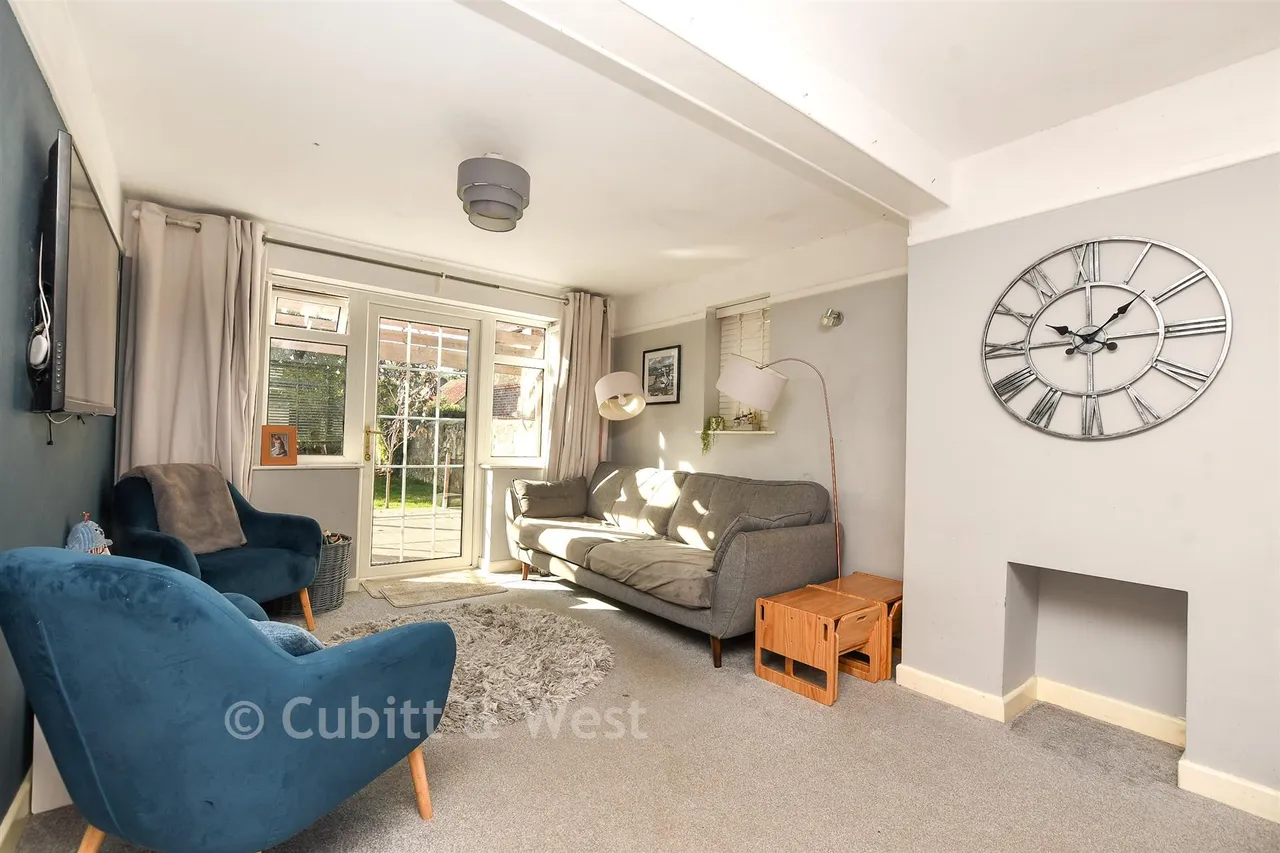 Clarence Walk, Meadvale, RH1, photo 3