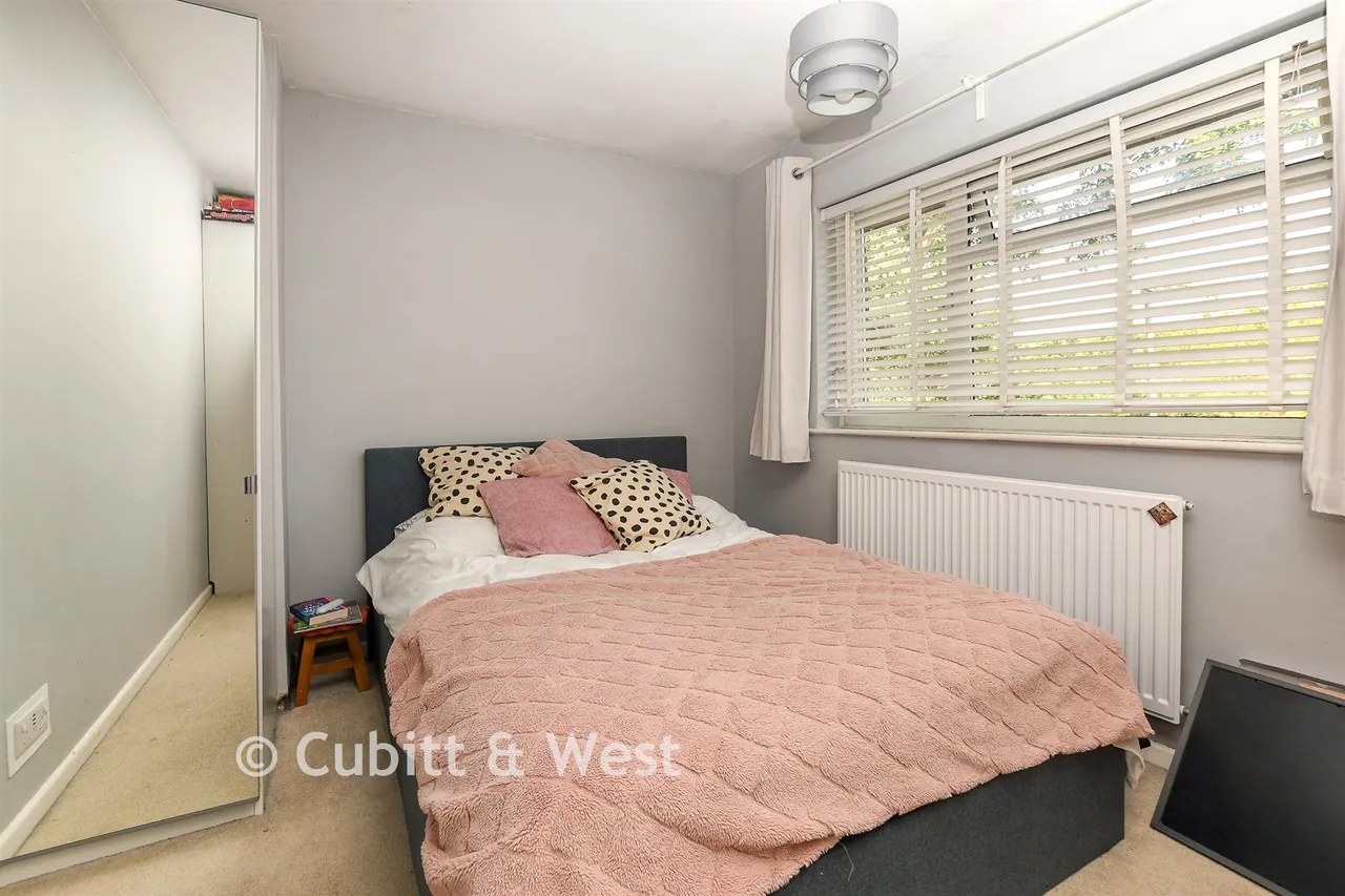 Clarence Walk, Meadvale, RH1, photo 6