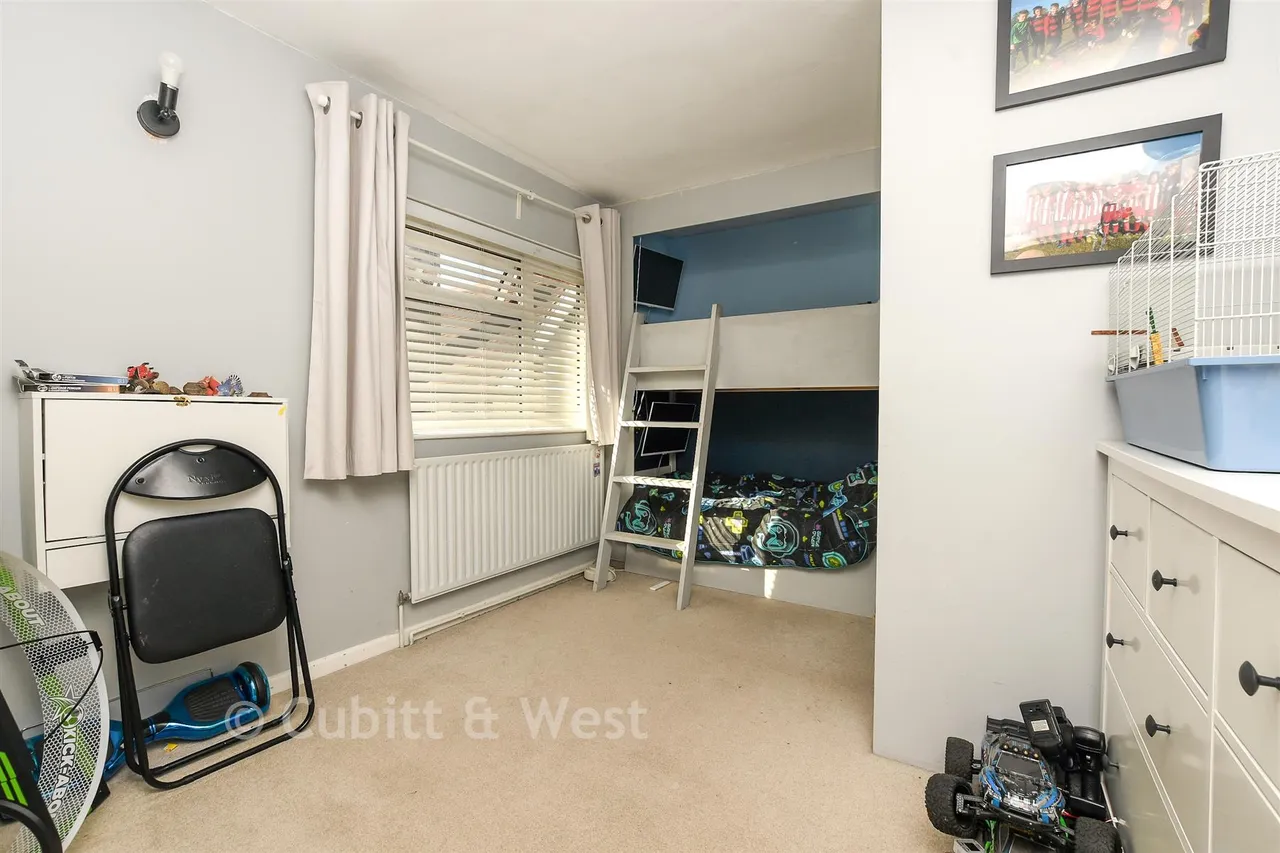 Clarence Walk, Meadvale, RH1, photo 8