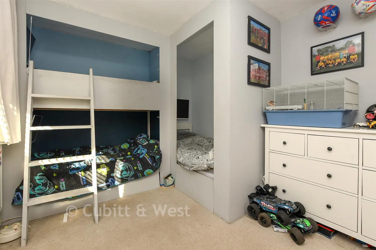 Clarence Walk, Meadvale, RH1, photo 14