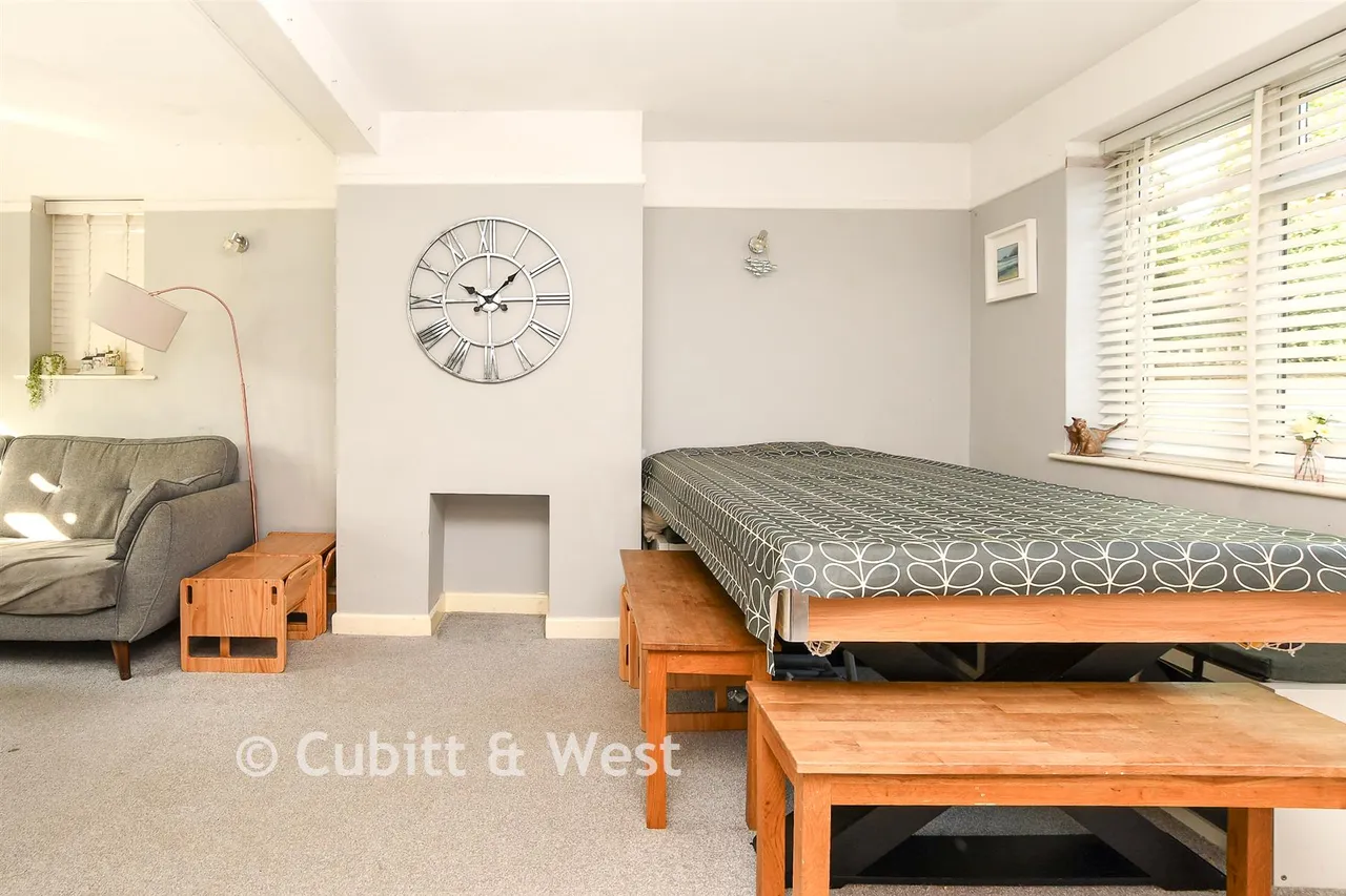 Clarence Walk, Meadvale, RH1, photo 5