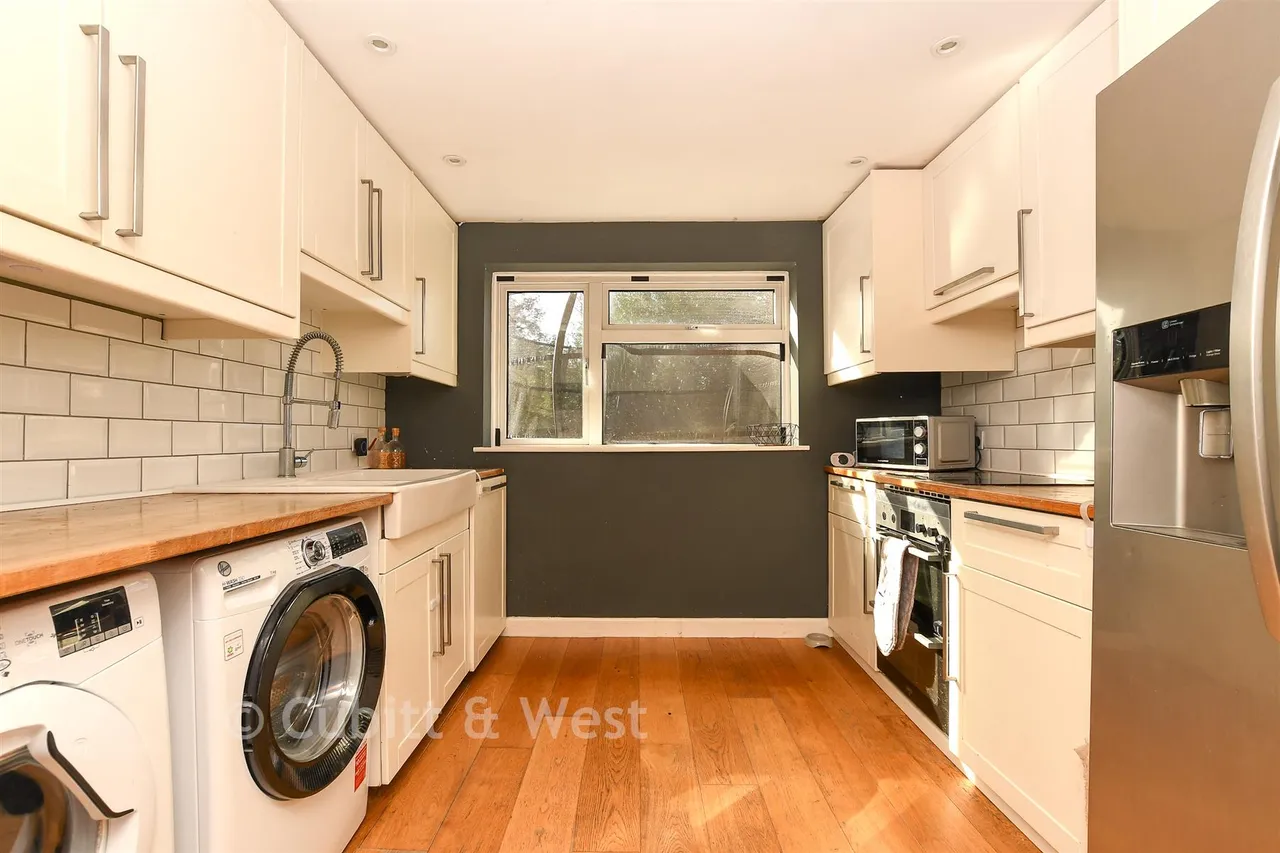 Clarence Walk, Meadvale, RH1, photo 4