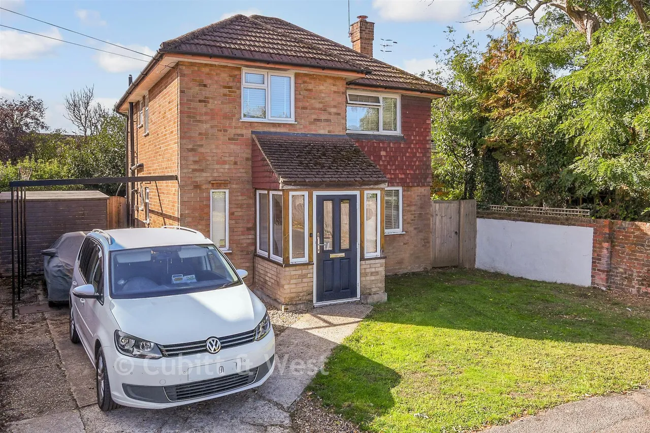 3 bed house for sale, Clarence Walk, Meadvale, RH1