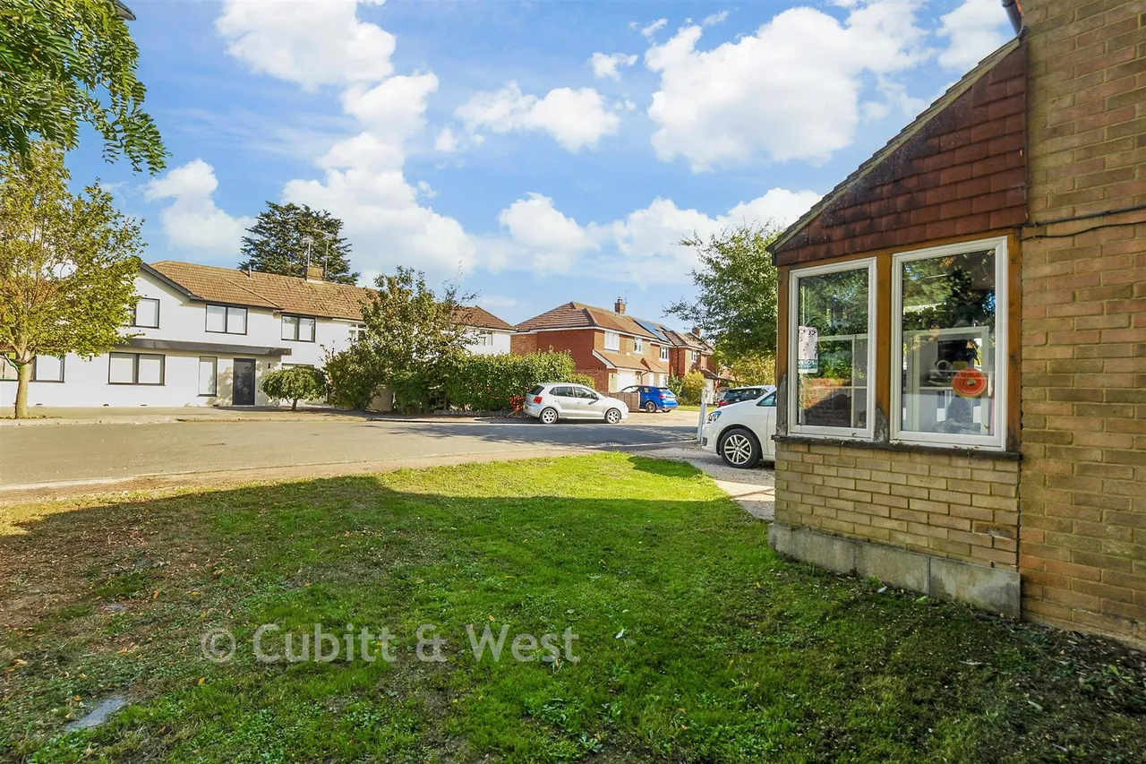 Clarence Walk, Meadvale, RH1, photo 13