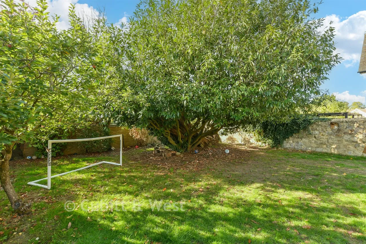 Clarence Walk, Meadvale, RH1, photo 12