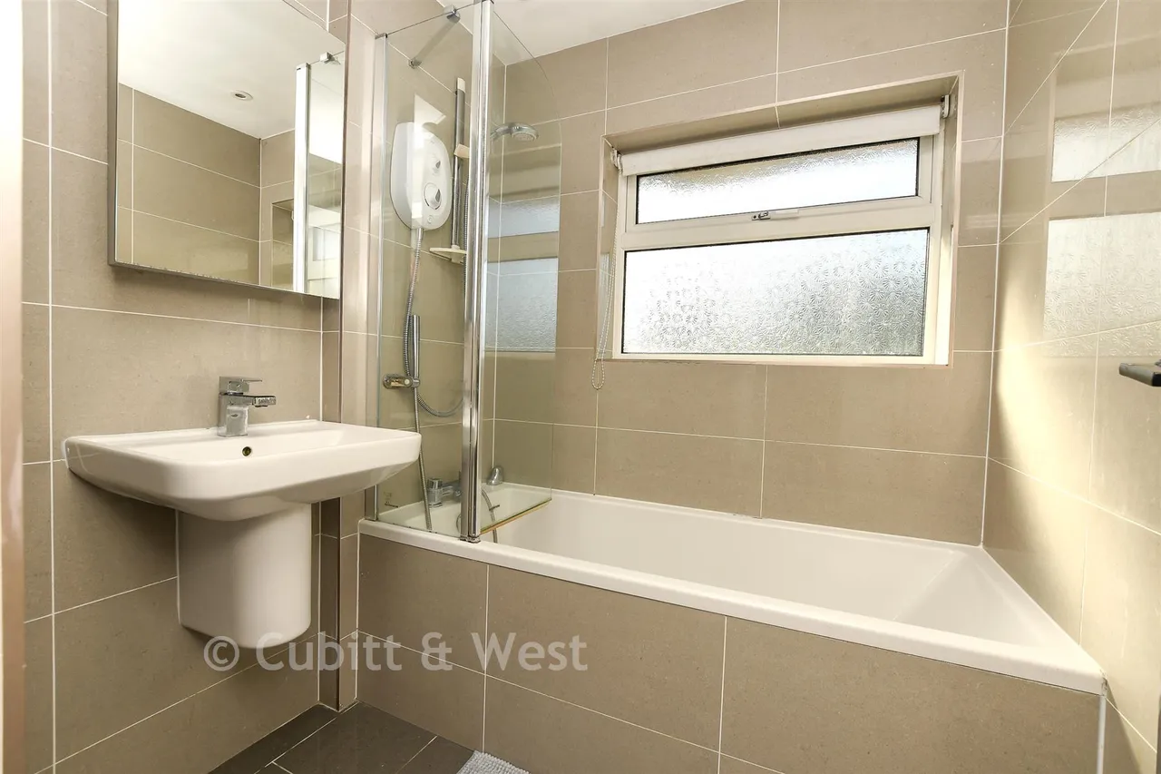 Clarence Walk, Meadvale, RH1, photo 7