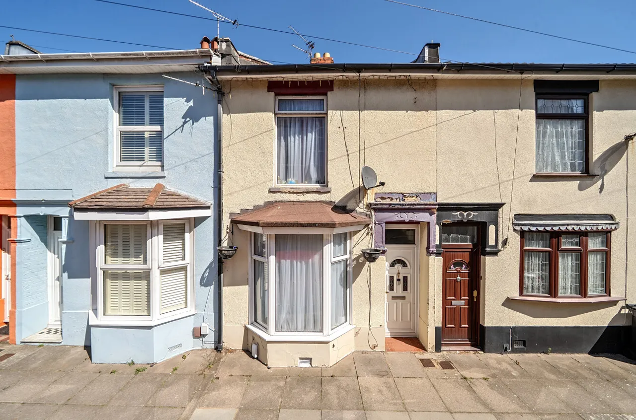 2 bed house for sale, Reginald Road, Southsea, PO4