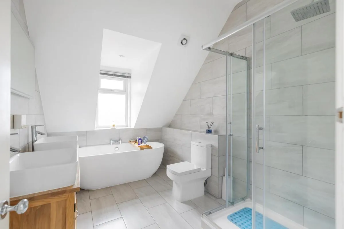 Tadmor Close, Sunbury-on-thames, TW16, photo 15