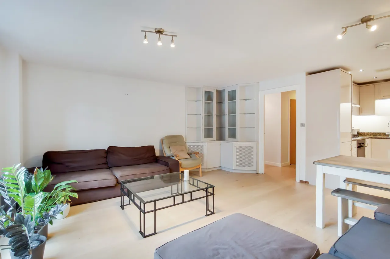 Flat 13, 1-6 Batemans Row, London, photo 9
