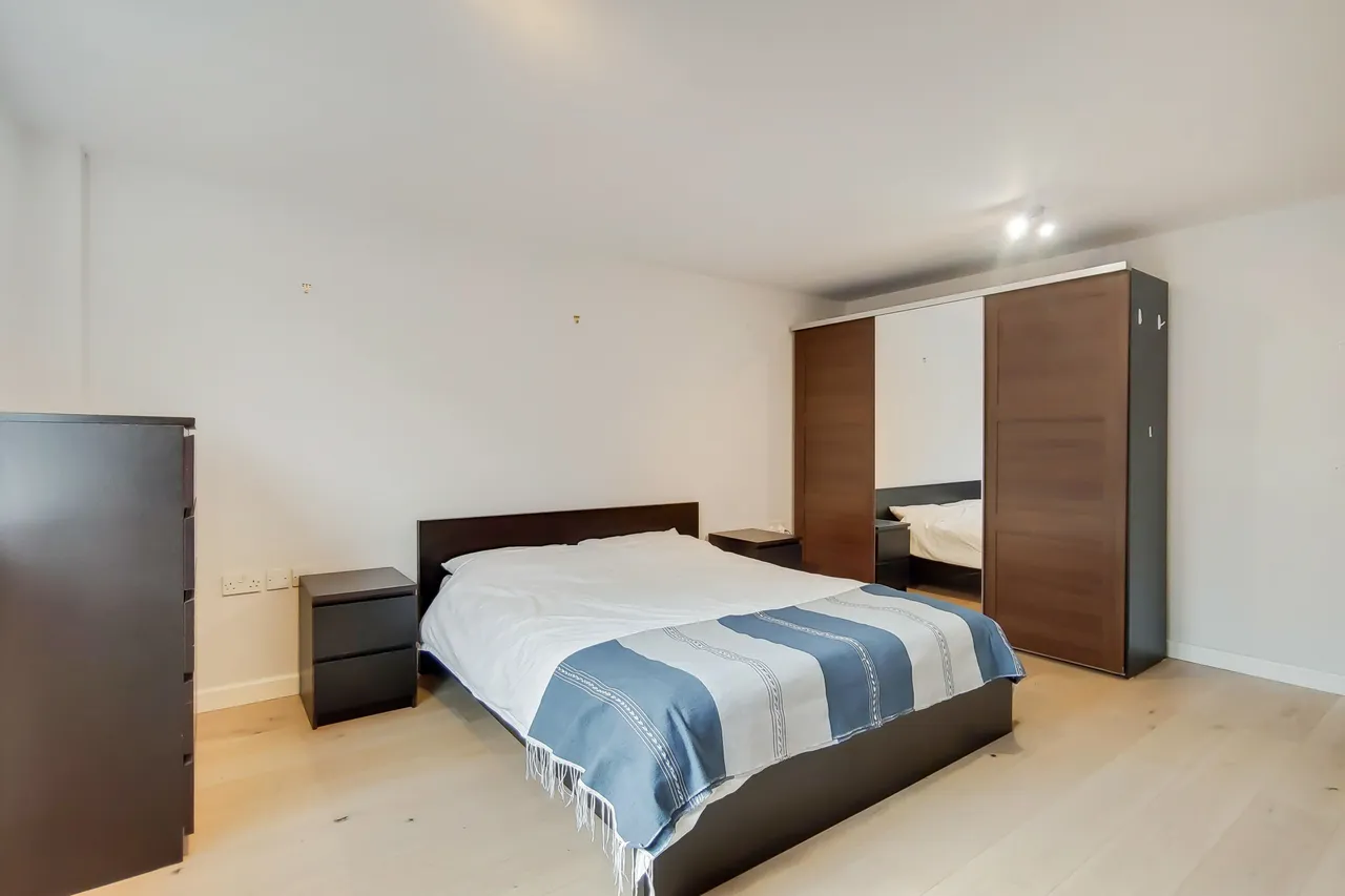 Flat 13, 1-6 Batemans Row, London, photo 7