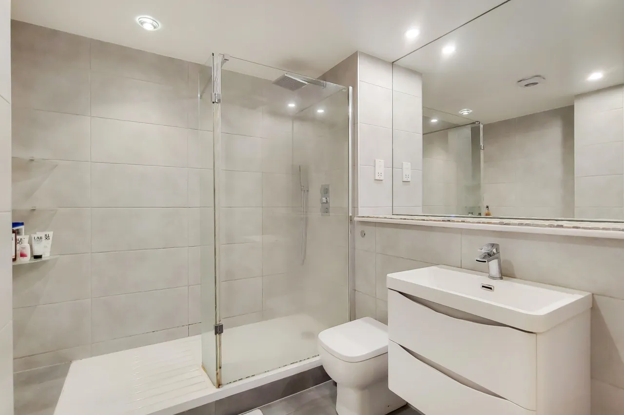 Flat 13, 1-6 Batemans Row, London, photo 8