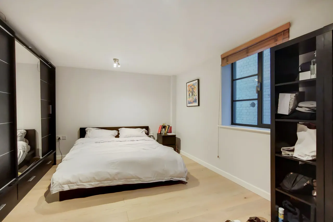 Flat 13, 1-6 Batemans Row, London, photo 2