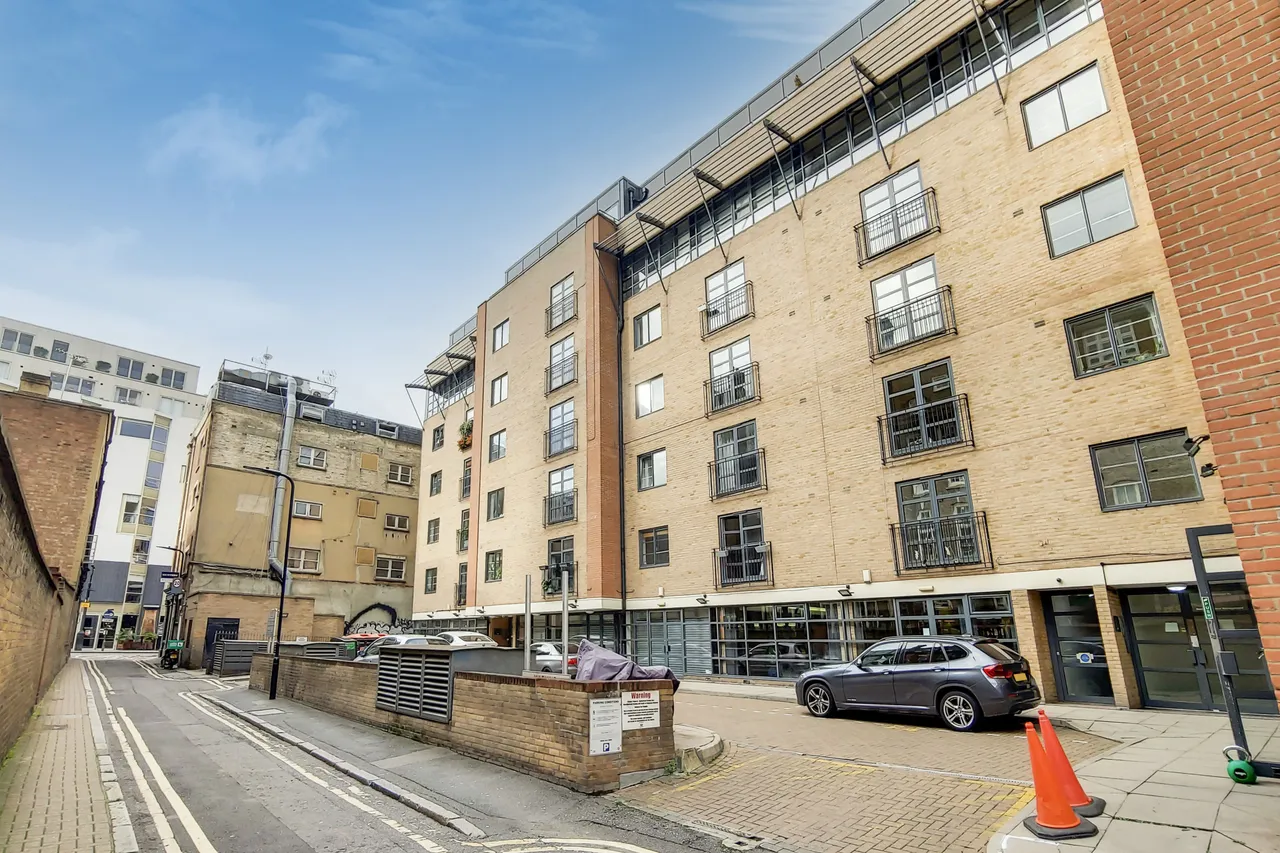 Flat 13, 1-6 Batemans Row, London, photo 5