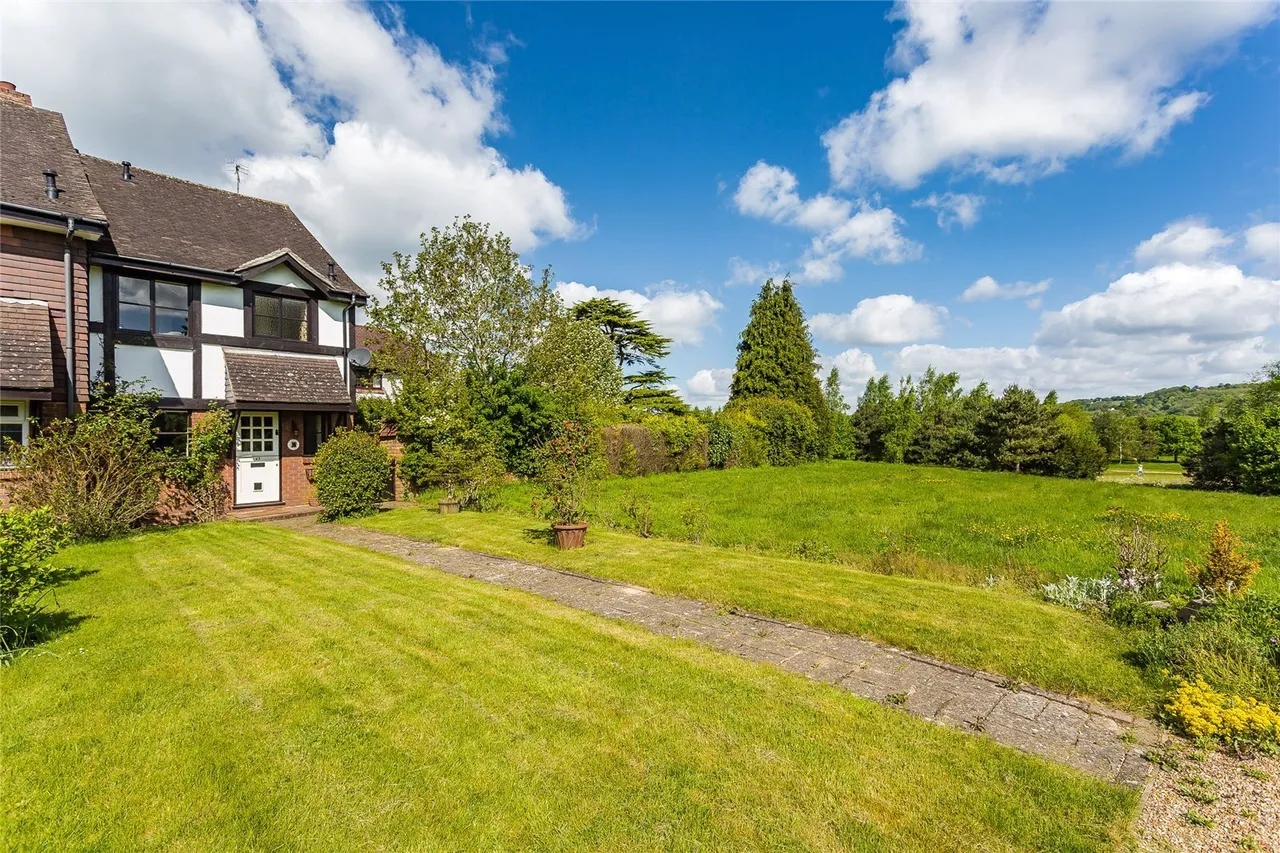 Clerks Croft, Bletchingley, RH1, photo 6