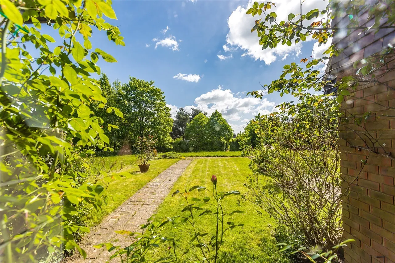 Clerks Croft, Bletchingley, RH1, photo 10
