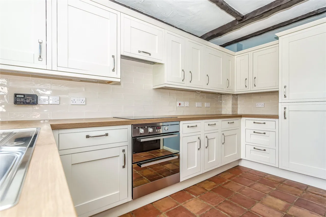 Clerks Croft, Bletchingley, RH1, photo 3