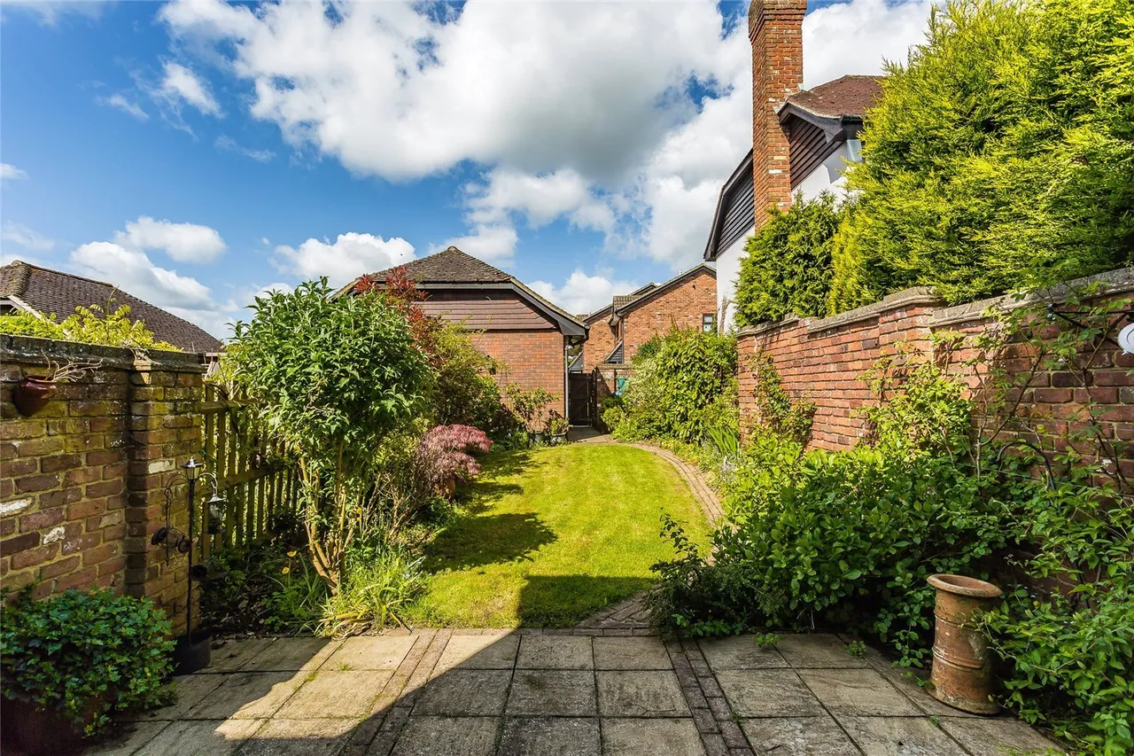 Clerks Croft, Bletchingley, RH1, photo 8
