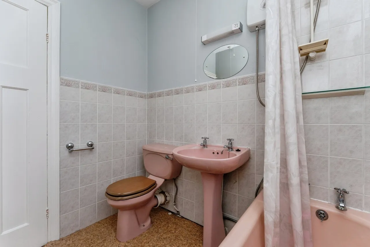 Fern Road, Whitby, CH65, photo 13