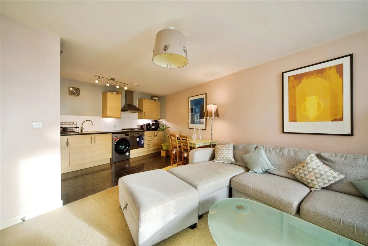 Neasden Lane, London, NW10, photo 5