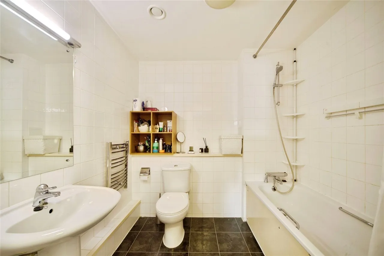 Neasden Lane, London, NW10, photo 12