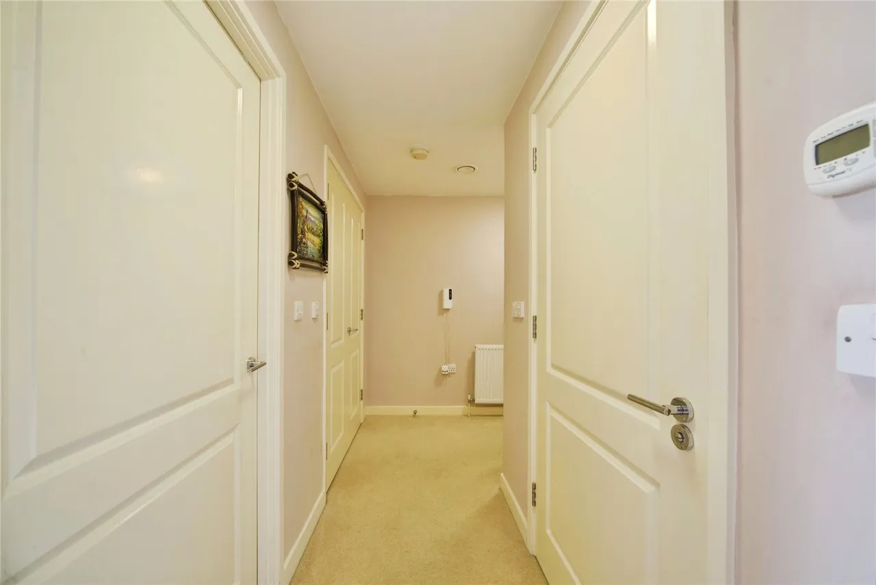 Neasden Lane, London, NW10, photo 13