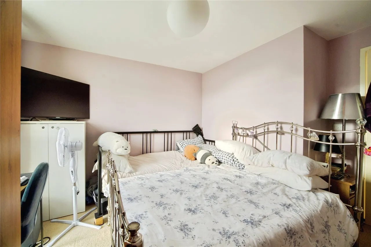 Neasden Lane, London, NW10, photo 11