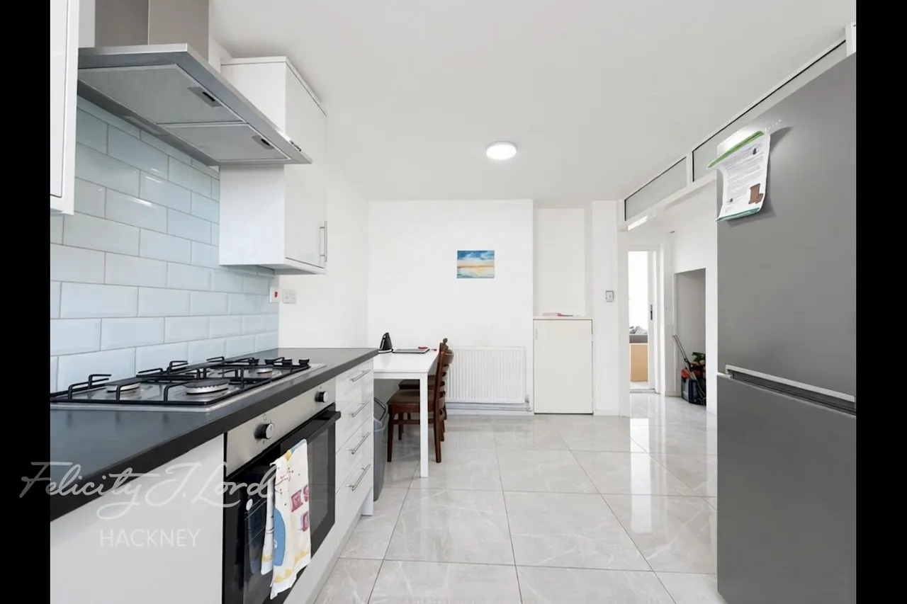 Cassland Road, photo 24